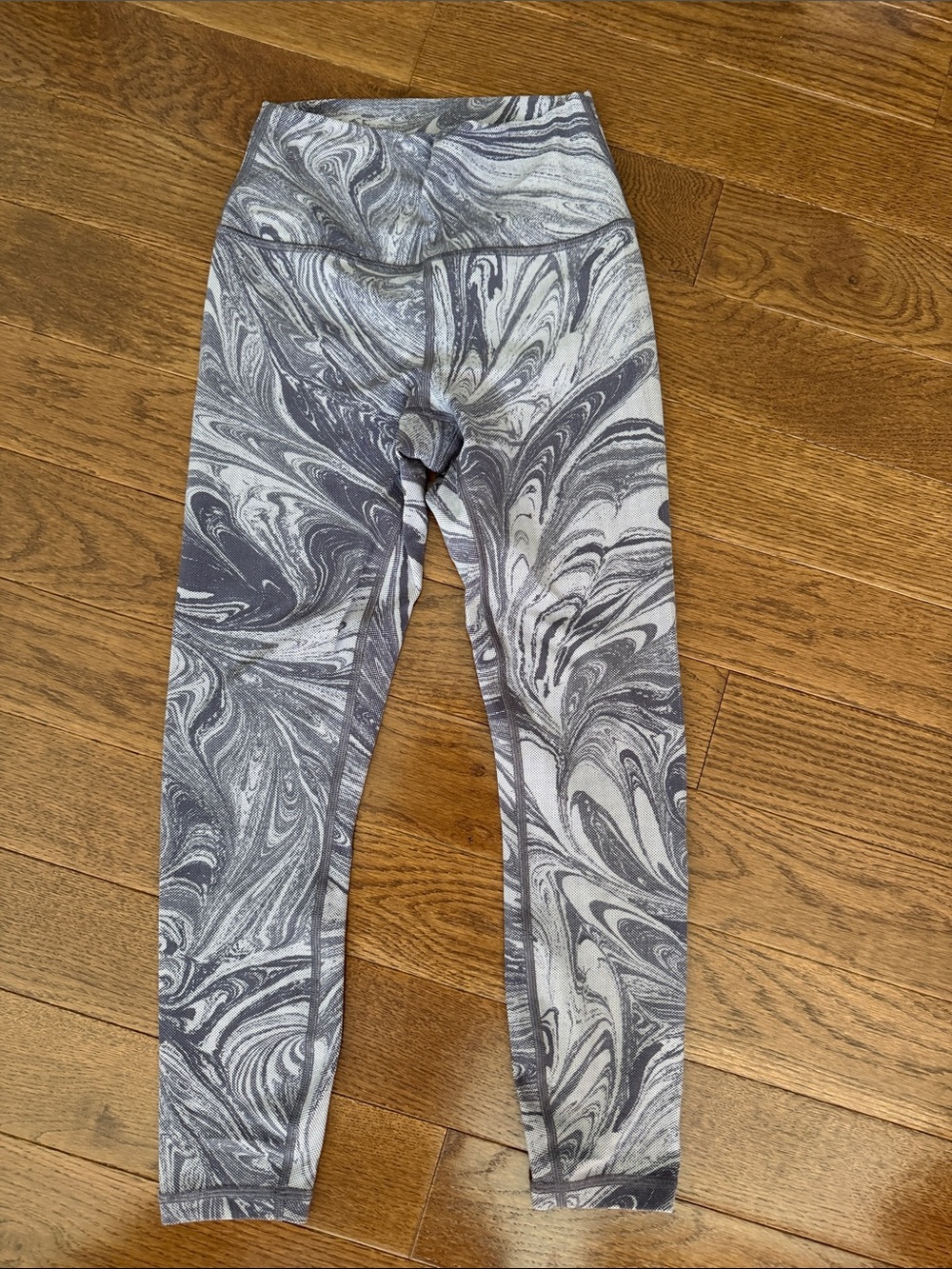 Women's XS Athleta Transcend 7/9 Tight Marble-Print purple Leggings